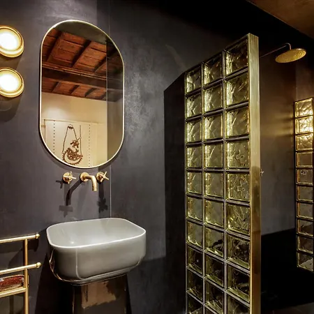 ゲストハウス Daplace - Palazzo Serpe Near Colosseum 4*