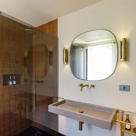 ゲストハウス Daplace - Palazzo Serpe Near Colosseum 4*